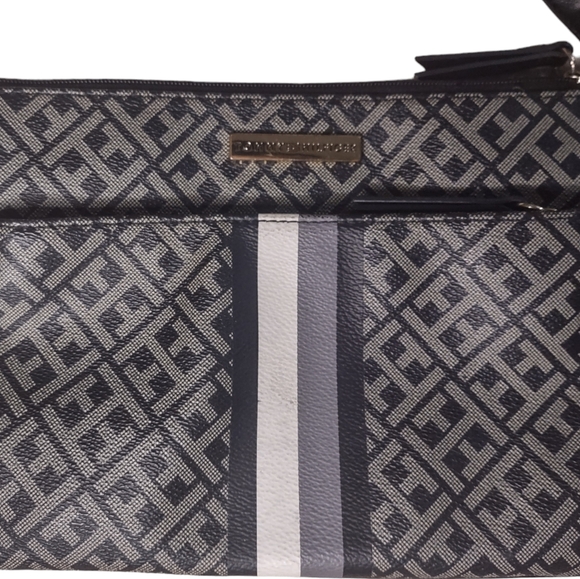 Tommy Hilfiger Grey and Black Purse with Inner Pocket and Strap - Picture 2 of 5